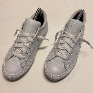 Youth Converse sneakers! Size 5.5!